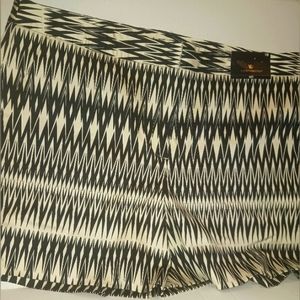 J.C. Penney Worthington Women's Plus Size Shorts NWT Size 18 Miko Geo Print